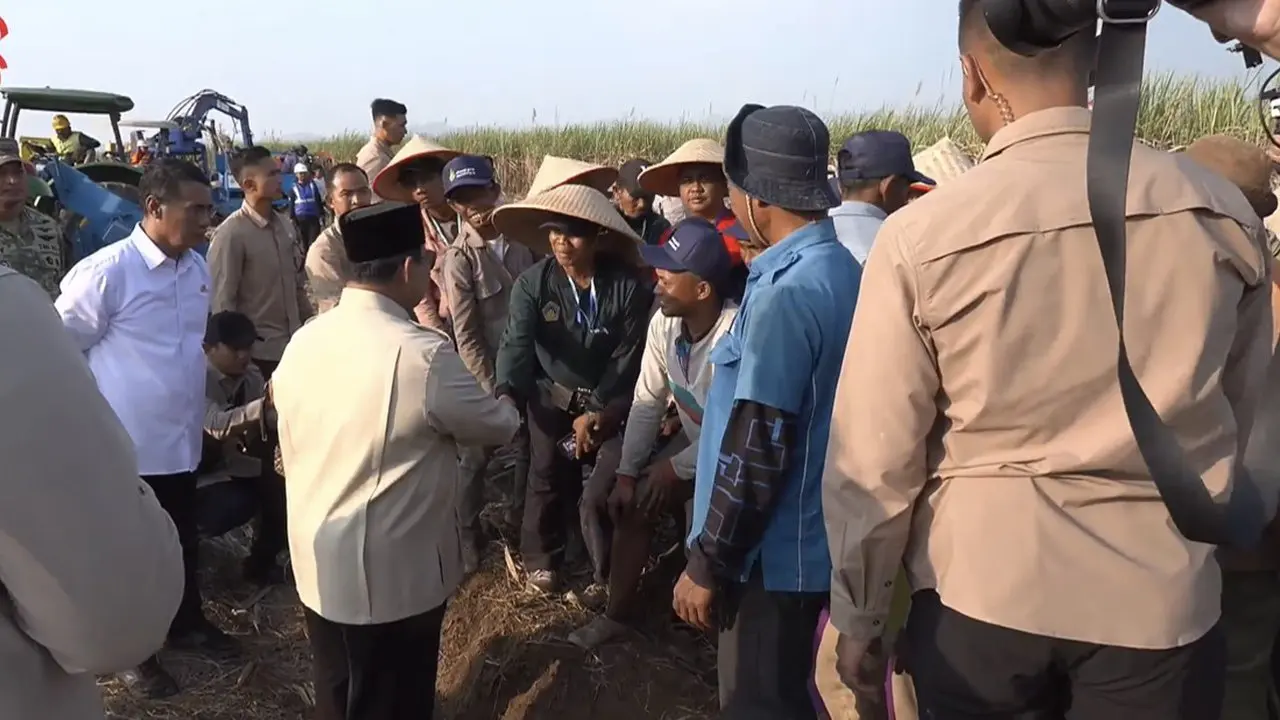 Prabowo Resmikan Panen Raya di Malang, Petani Berebut Salaman