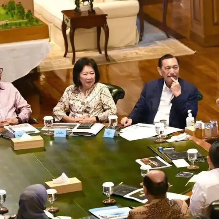 Prabowo Terima Laporan DEN soal Ekonomi dan Penyempurnaan GovTech di Hambalang