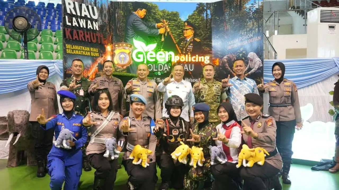 RBR 2026 Bagikan Boneka Gajah "Nona Seroja" dan Bibit Pohon untuk Peserta