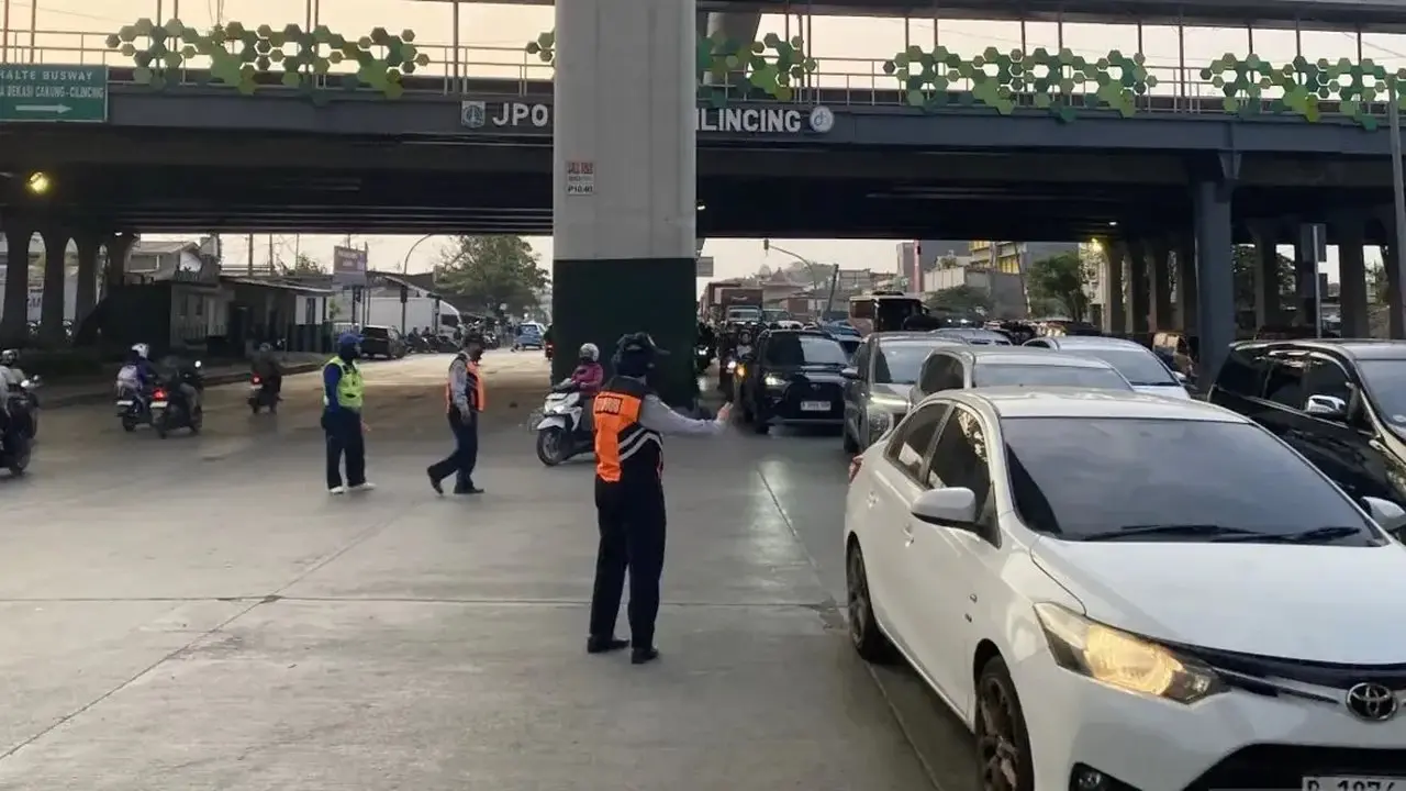 Rekayasa Lalin Diterapkan di Simpang Cakung untuk Antisipasi Macet Parah