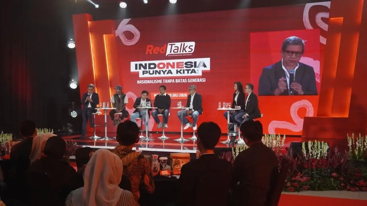 Rocky Gerung Bahas "Burnout Society" di Acara PDI Perjuangan Jatim