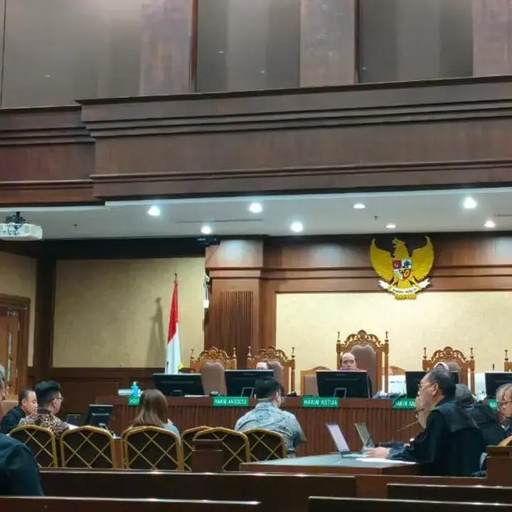 Saksi HRD BlueRay Akui Tulis Kode dan Masukkan Uang ke Amplop Untuk Pejabat Bea Cukai