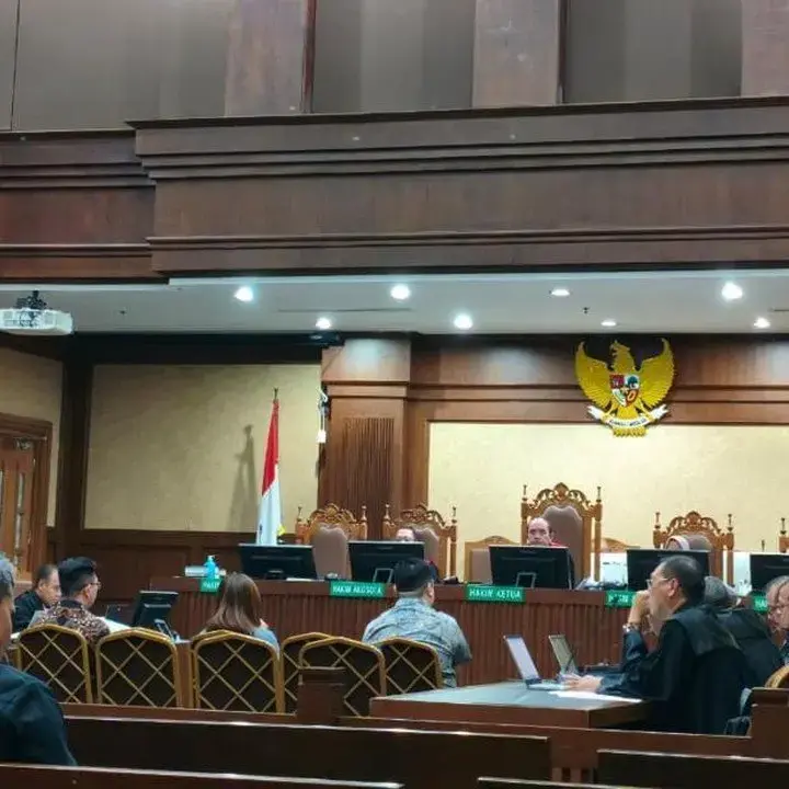 Saksi Sebut 13 Amplop Untuk Bea Cukai, Satu Berisi Rp 5 M Berkode ‘D’