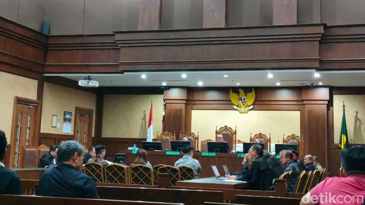 Saksi Sebut 13 Amplop Untuk Bea Cukai, Satu Berisi Rp 5 M Berkode 'D'