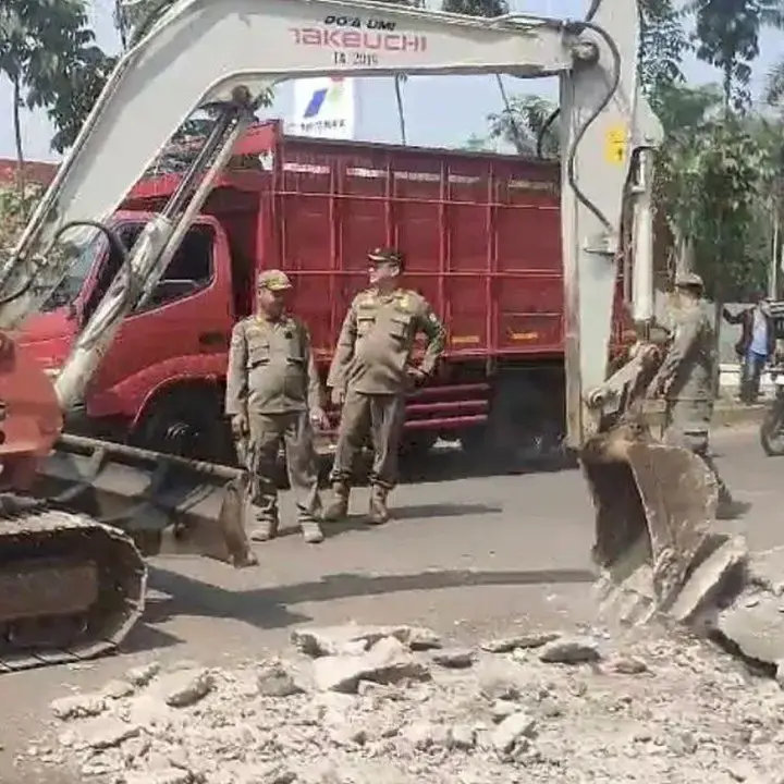 Satpol PP Depok Tertibkan 25 Bangunan Liar, 10 Diduga Tempat “Kopi Pangku”