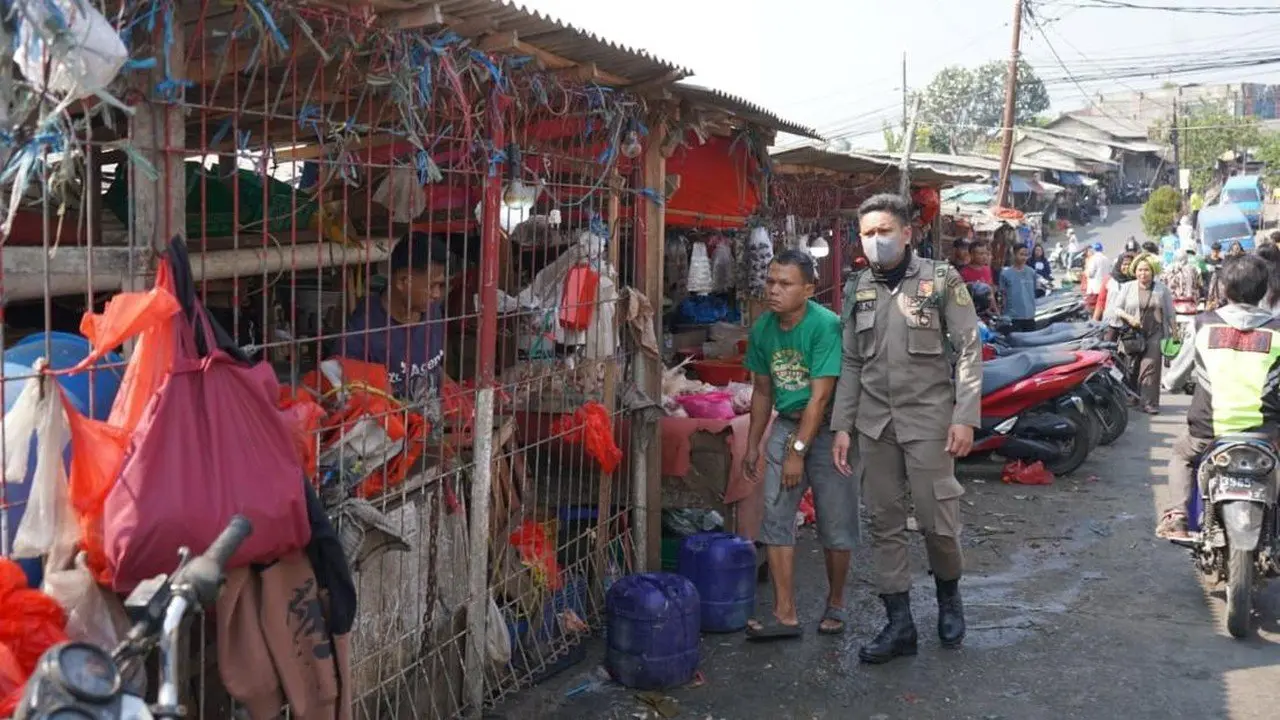 Satpol PP Tertibkan PKL dan Parkir Liar di Sekitar Pasar Citeureup