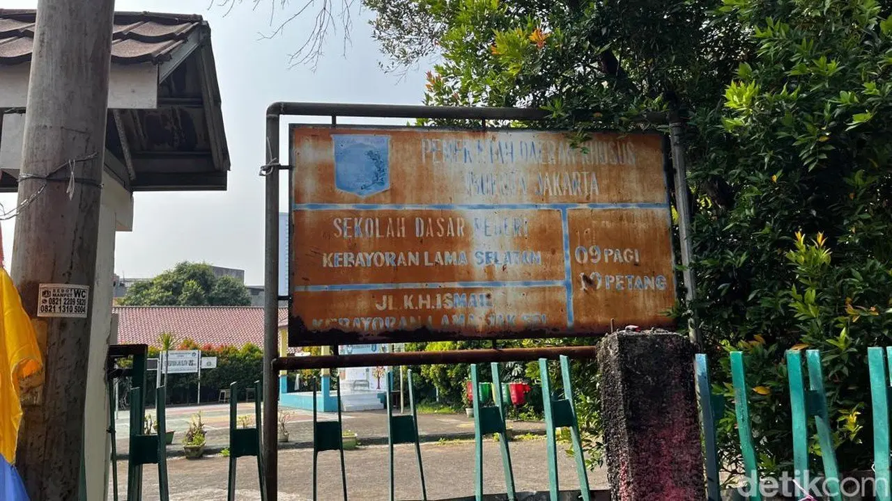 SDN Kebayoran Lama Selatan 09 Terbengkalai Setelah Roboh, Siswa Pinjam Gedung Sekolah Lain
