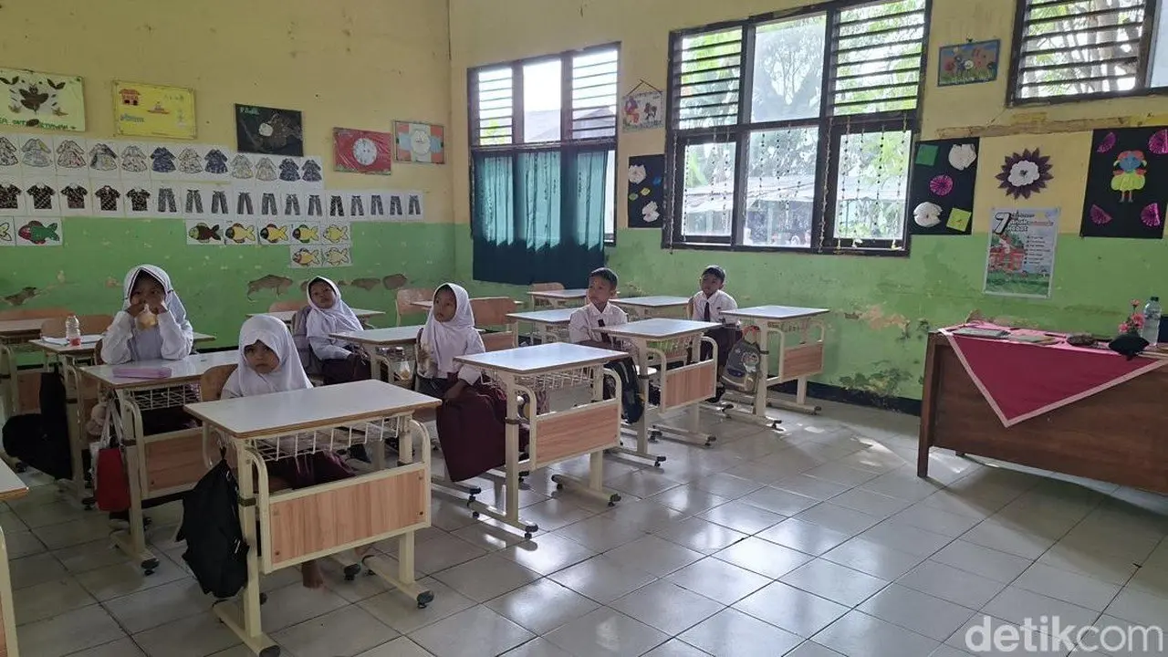 SDN Keramat Serang Kekurangan Murid, Siswa Kelas 1 dan 2 Belajar Bersama