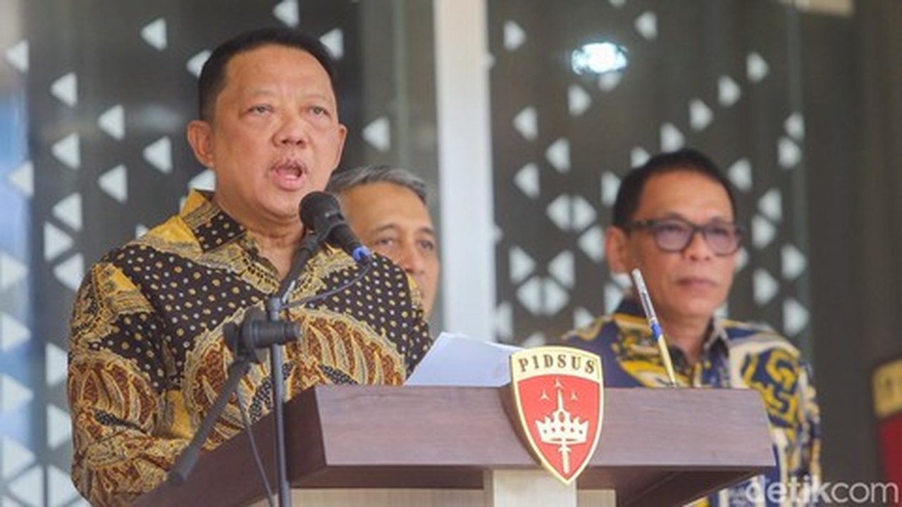 Setelah Penggeledahan dan Temuan Emas 74 Kg, Jampidsus Febrie Mengundurkan Diri
