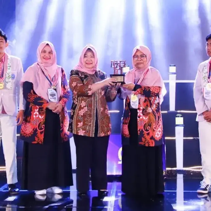 SMAN 8 Ternate Juara LCC Empat Pilar MPR Maluku Utara
