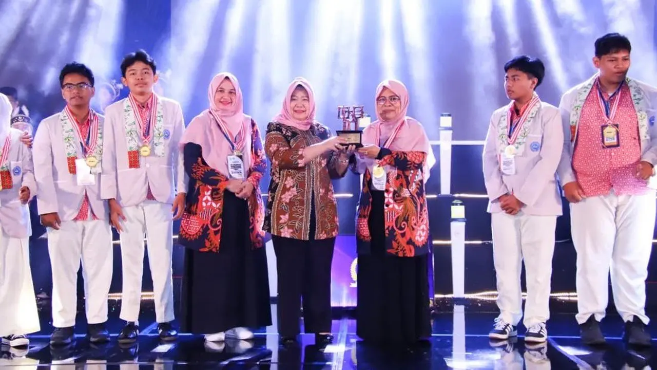 SMAN 8 Ternate Juara LCC Empat Pilar MPR Maluku Utara