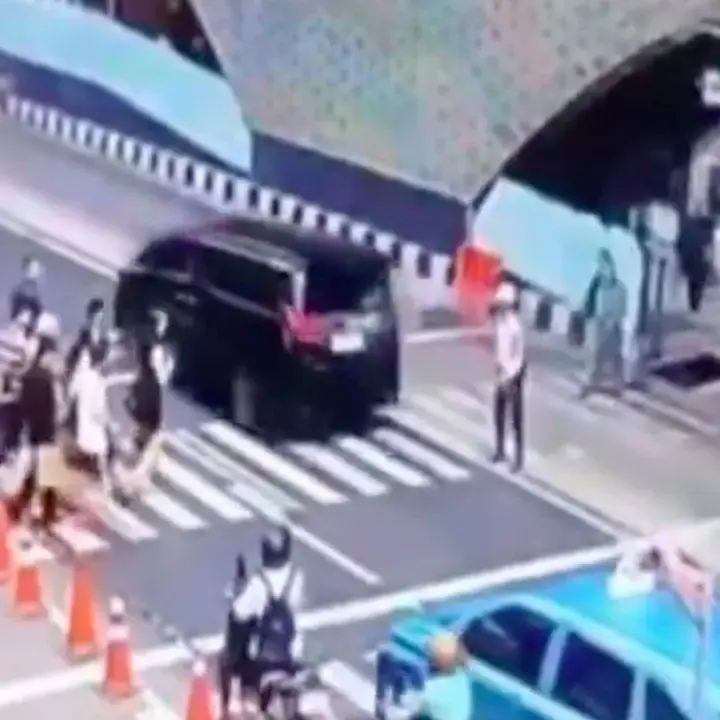 Sopir Alphard Terobos Lampu Merah di Bundaran HI, Mediasi di Pospol Thamrin Selesai Damai