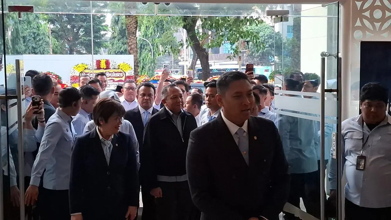 Sudaryono Resmi Pimpin BGN, Langsung Gelar Rapat Internal
