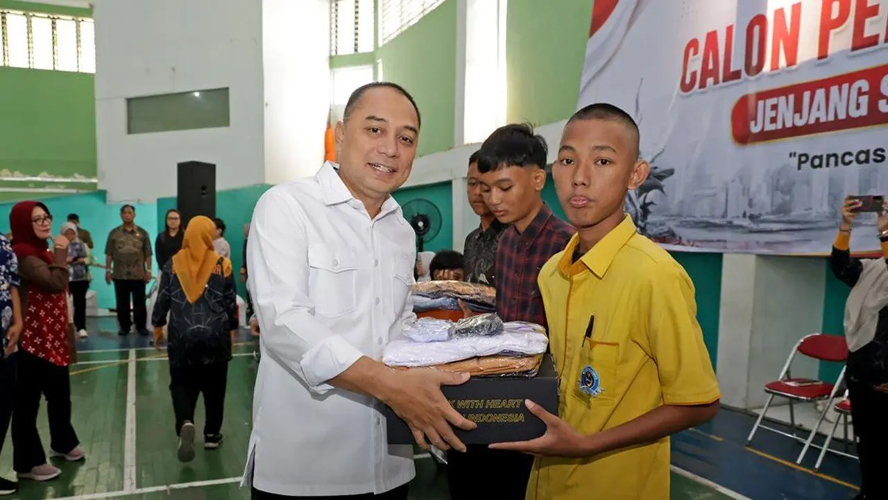 Surabaya Salurkan Bantuan Pendidikan untuk 7.380 Siswa SMA/SMK/MA