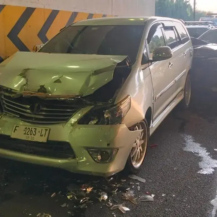 Tabrakan Beruntun 4 Mobil di Tol JORR Akibat Pengereman Mendadak