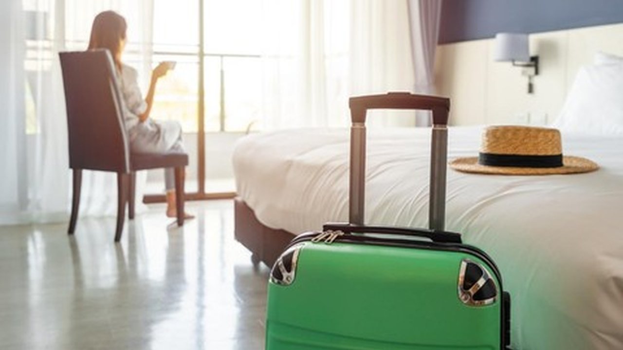 Tamu Hotel Jatuh dari Lantai 16 di Ciawi Selamat Setelah Terhenti di Pohon