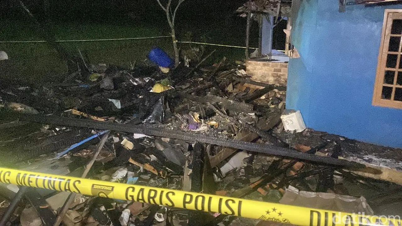 Tiga Kakak Beradik Tewas dalam Kebakaran Rumah Panggung di Sukabumi
