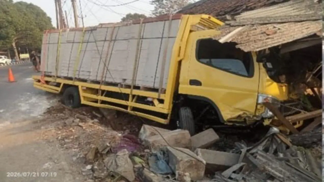 Truk Oleng Tabrak Rumah di Bogor, Pengemudi Diduga Lalai