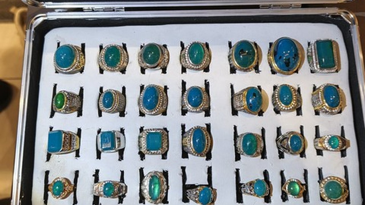 UMKM Maluku Utara Pamerkan Batik, Tenun, dan Batu Bacan; Cincin Termahal Rp 38 Juta
