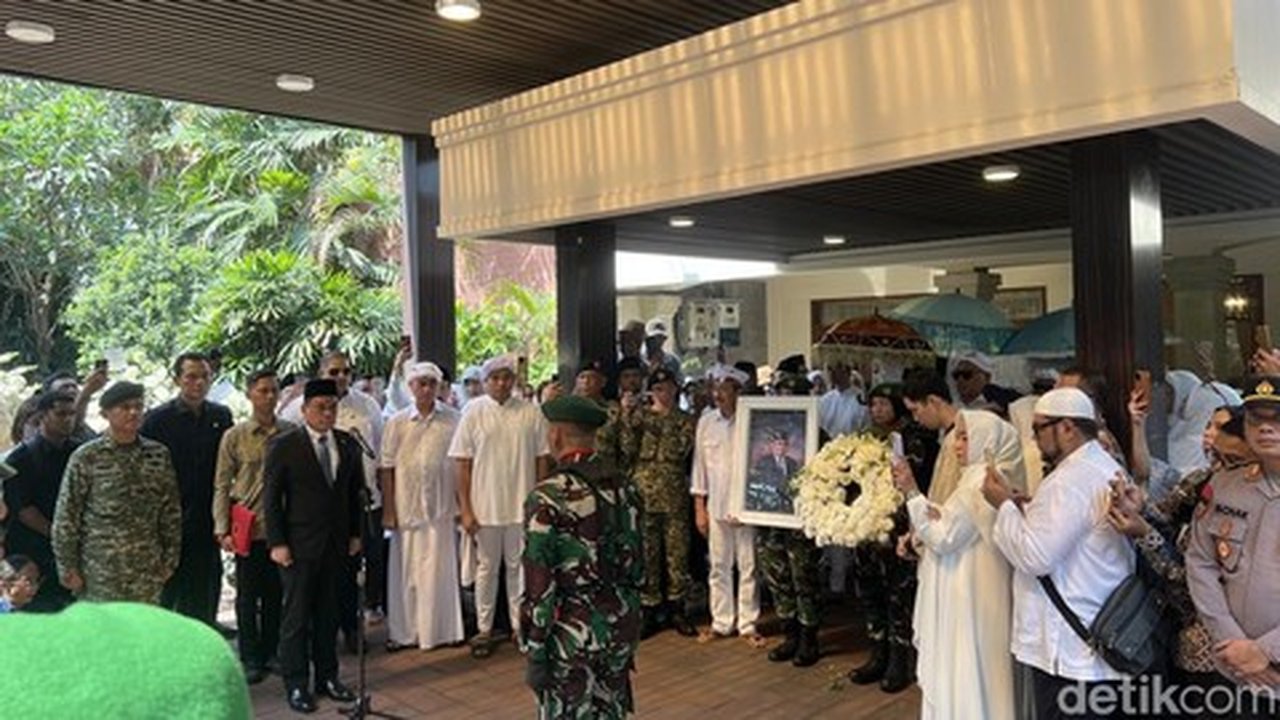 Upacara Penyerahan Jenazah, Rachmat Gobel Dibawa ke TMP Kalibata