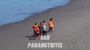 Wanita Menceburkan Diri Di Laut Parangtritis, Menghilang Setelah Dievakuasi