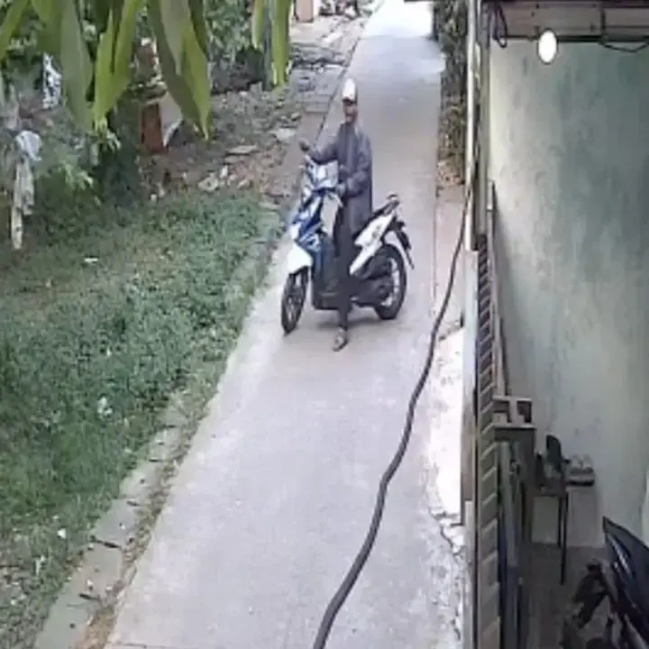 Warga Pancoran Mas Laporkan Tetangga yang Diduga Teror Keluarga: Pagar Ditendang hingga Bawa Golok