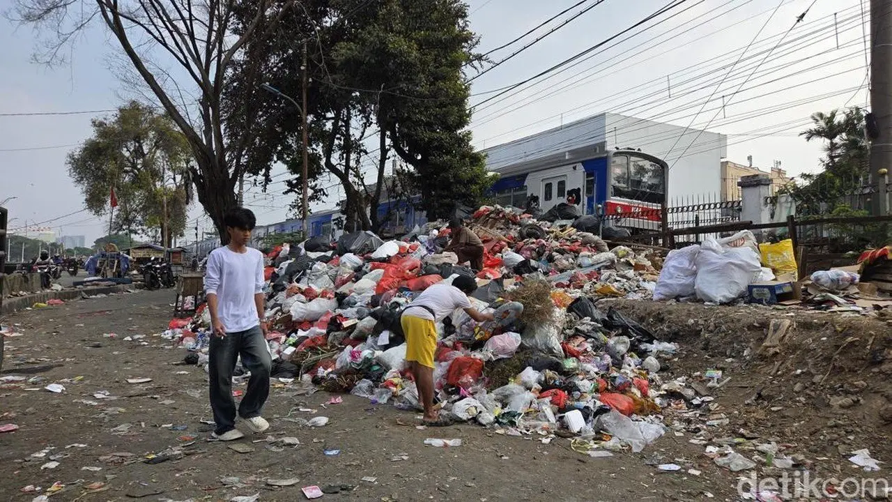 Warga Pasar Minggu Keluhkan TPS Liar, Diduga Jadi Lokasi Pembuangan Sampah Luar Kawasan