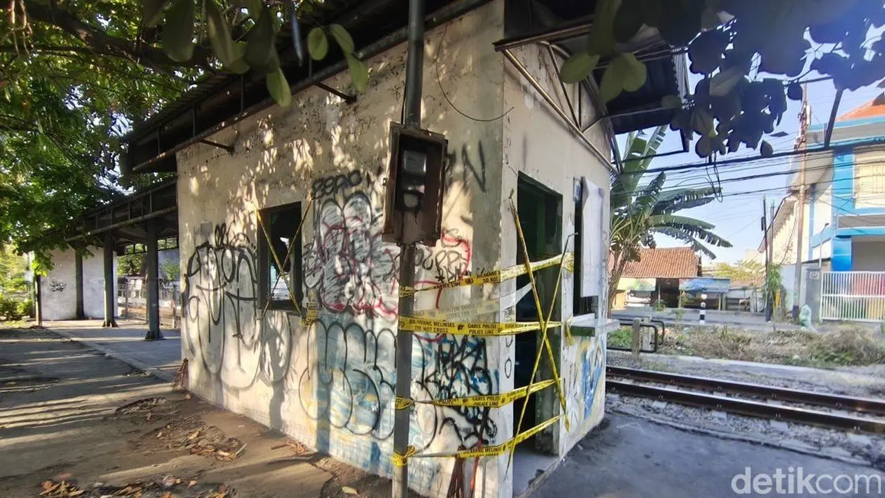 Warga Segel Bekas Halte di Sidoarjo Setelah Viral Disebut Lokasi Perbuatan Asusila