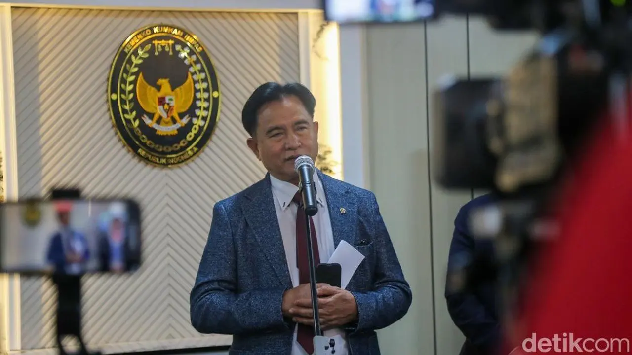 Yusril Ihza Mahendra Klarifikasi 3 Isu Penting Terkait Deportasi Buron Interpol Abdul Karim